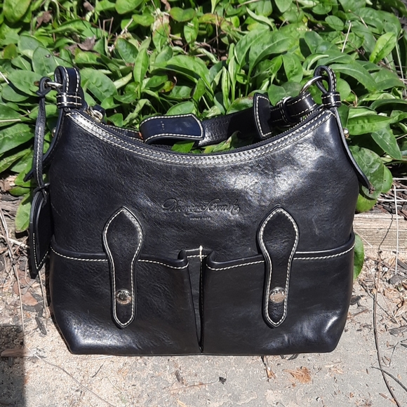 Dooney & Bourke Handbags - Dooney & Bourke black leather shoulder bag